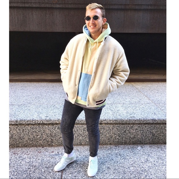 ⭐️ Collin’s Closet ⭐️ - Picture 7 of 7